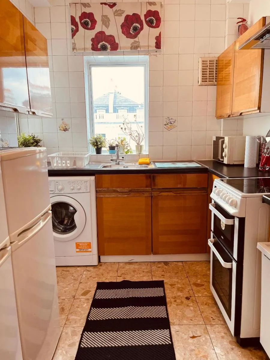 Image 5 of Cosy 2 bedroom Apartment 2 min to Hyde Park
