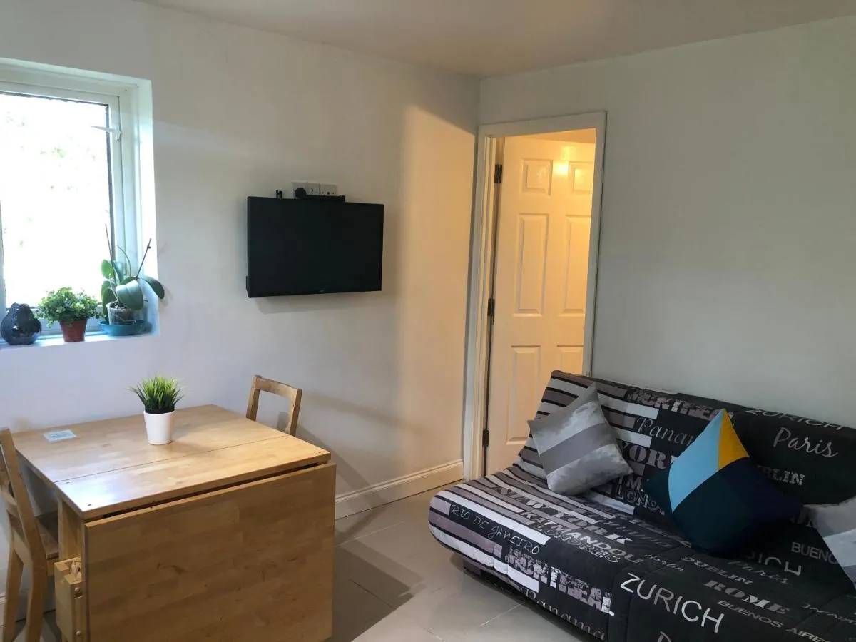 Image 3 of Cosy 2 bedroom Apartment -Heathrow Airport