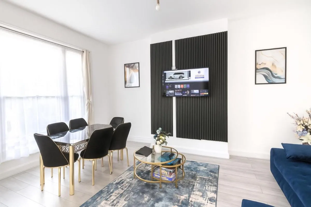 Image 5 of Cosy 3 Bed flat in Shepherds bush Sleeps 8 guest
