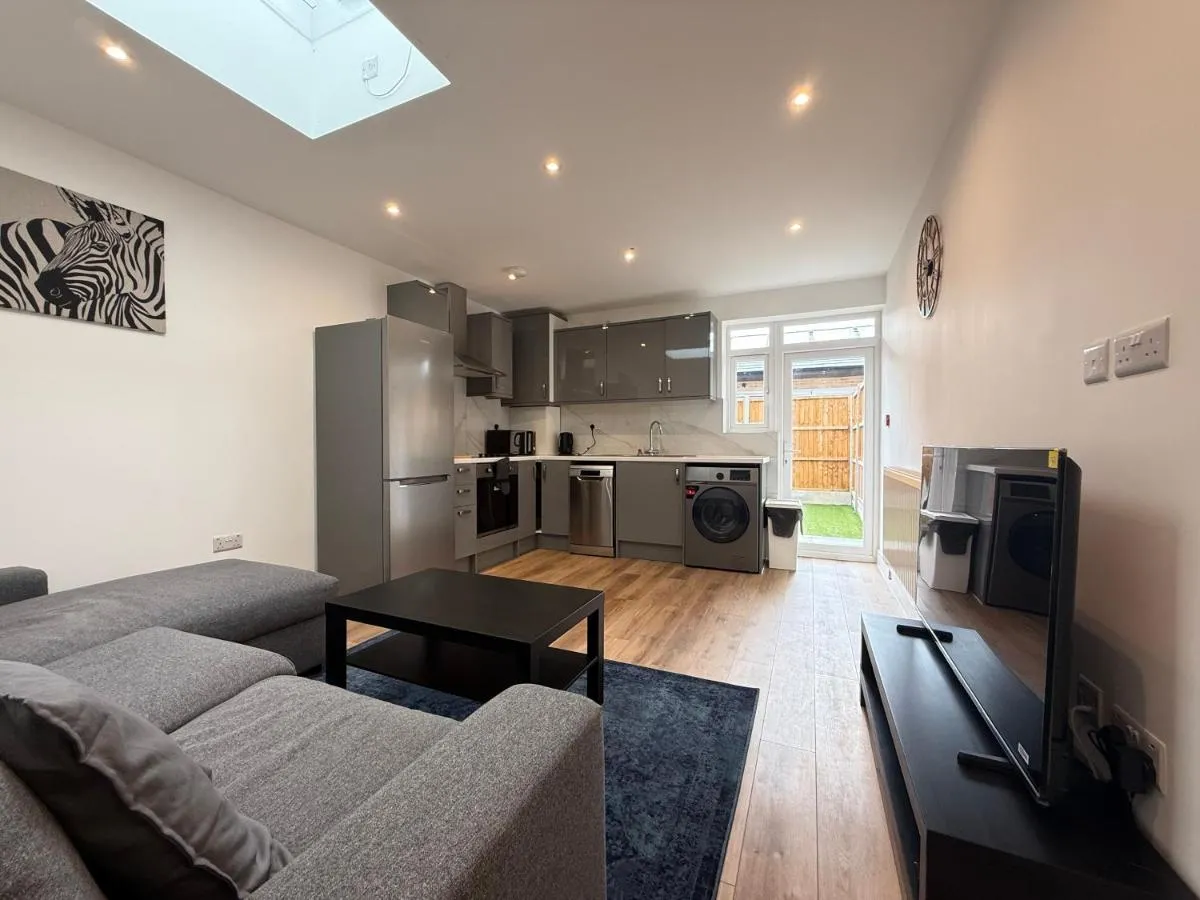 Image 4 of Cosy Brand New 2-Bed, Quiet, Private garden