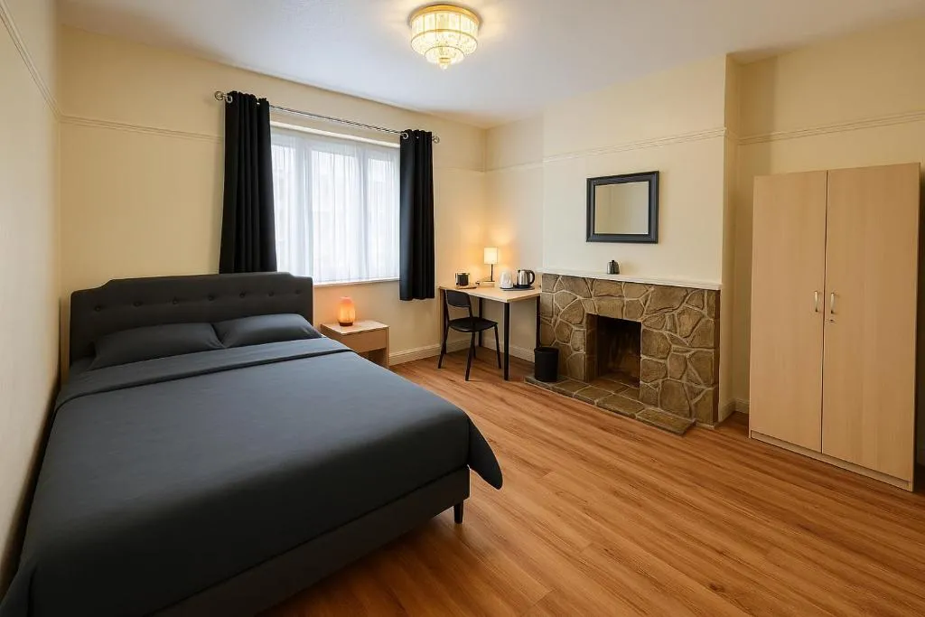 Image 1 of Cosy Double Room in Harrow & Wealdstone – Desk,Fast Free Wi-Fi,Near Station – 15 mins by train to Wembley Central & Euston