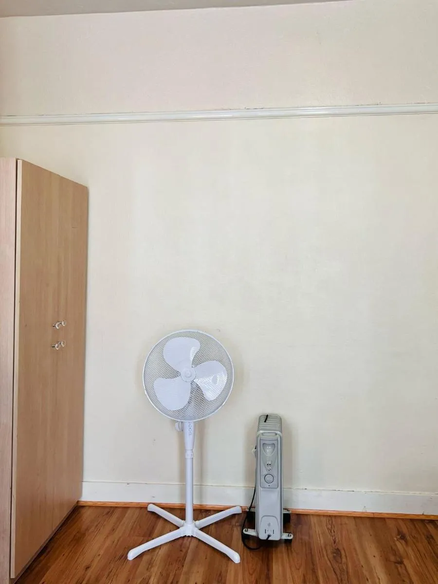 Image 5 of Cosy Double Room in Harrow & Wealdstone – Desk,Fast Free Wi-Fi,Near Station – 15 mins by train to Wembley Central & Euston