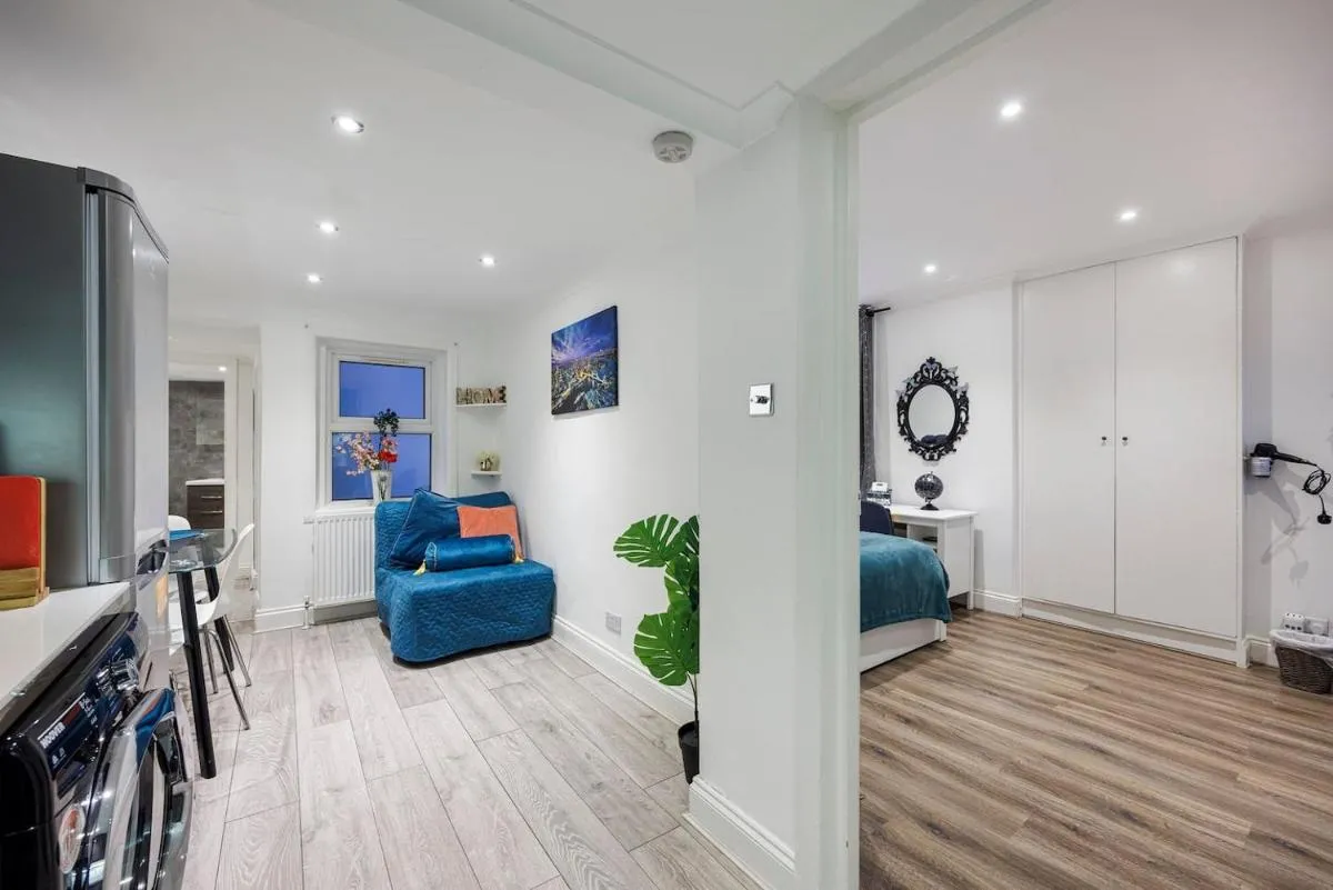 Image 5 of Cosy Flat By Plotseeker Short Term Rental London
