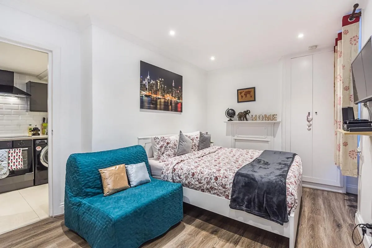 Image 4 of Cosy Flat By Plotseeker Short Term Rental London