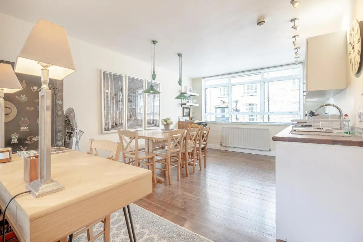 Image 3 of Cosy Flat in Chelsea