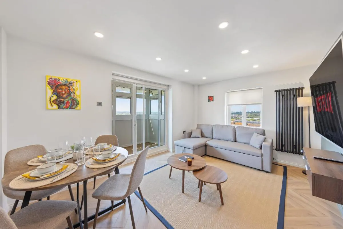 Image 5 of Cosy Flat with Stunning Views