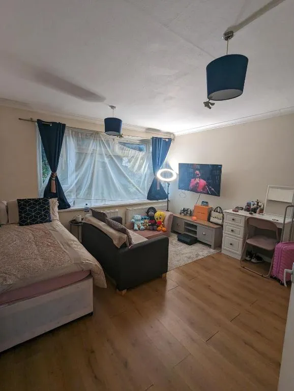 Image 1 of Cosy Ground Floor Studio Flat