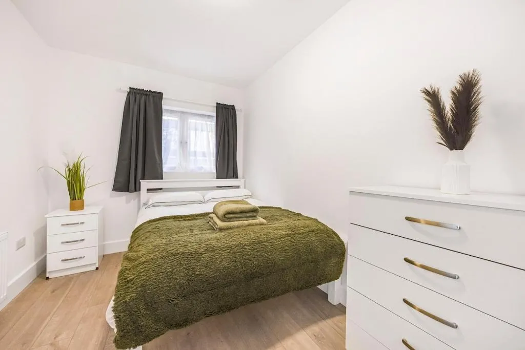 Image 1 of Cosy Home In London – 4 Sleeper