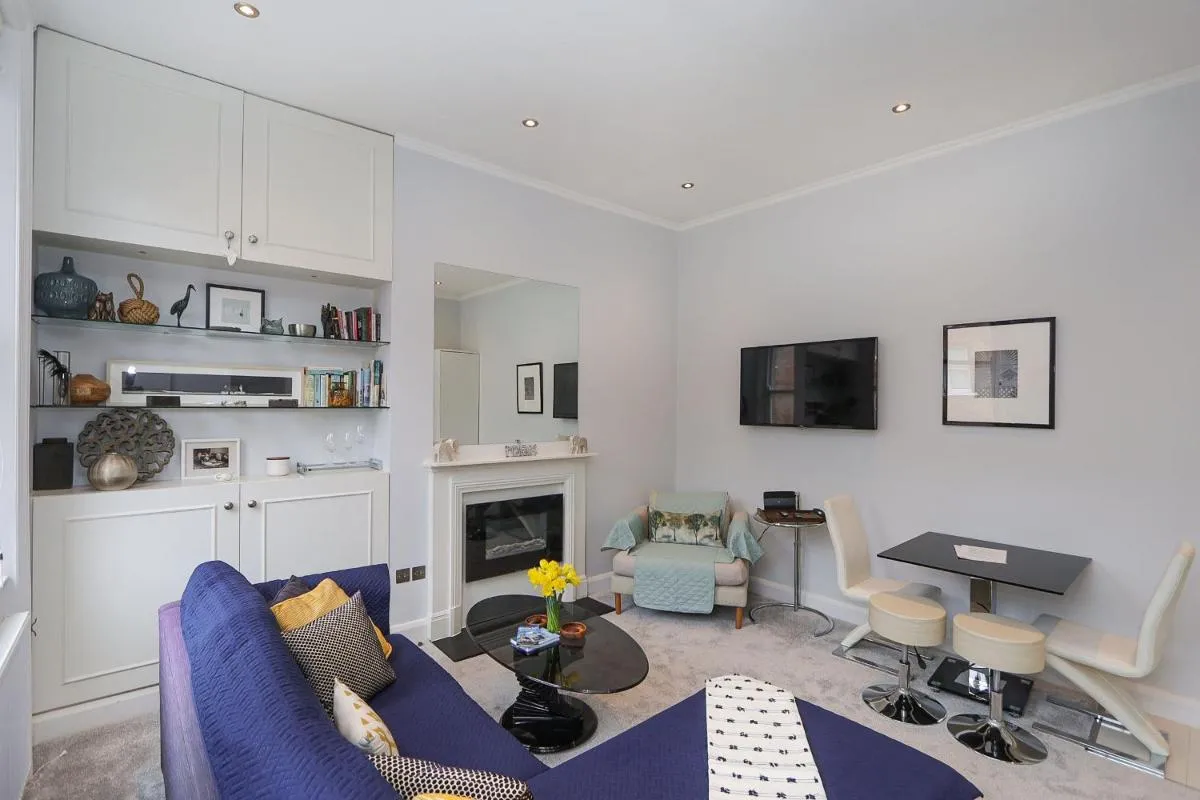 Image 3 of Cosy Kensington flat, 2 min to tube