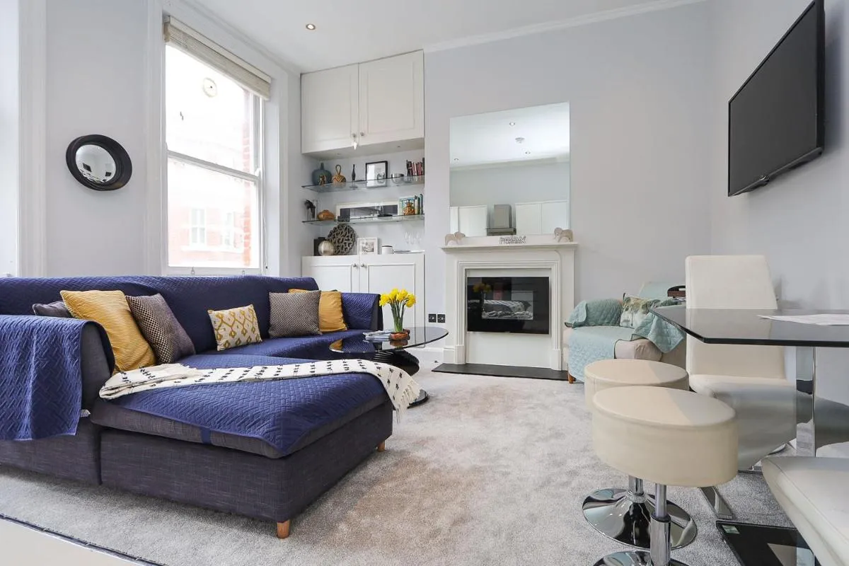 Image 5 of Cosy Kensington flat, 2 min to tube