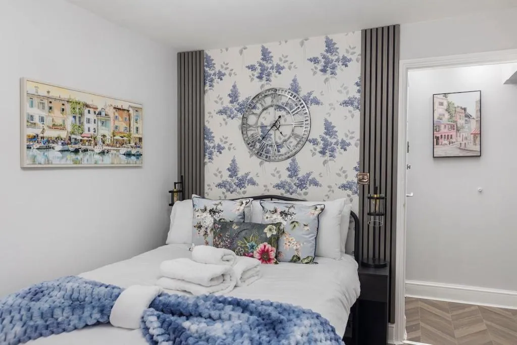 Image 1 of Cosy London Gem next Transport easy access to Central London