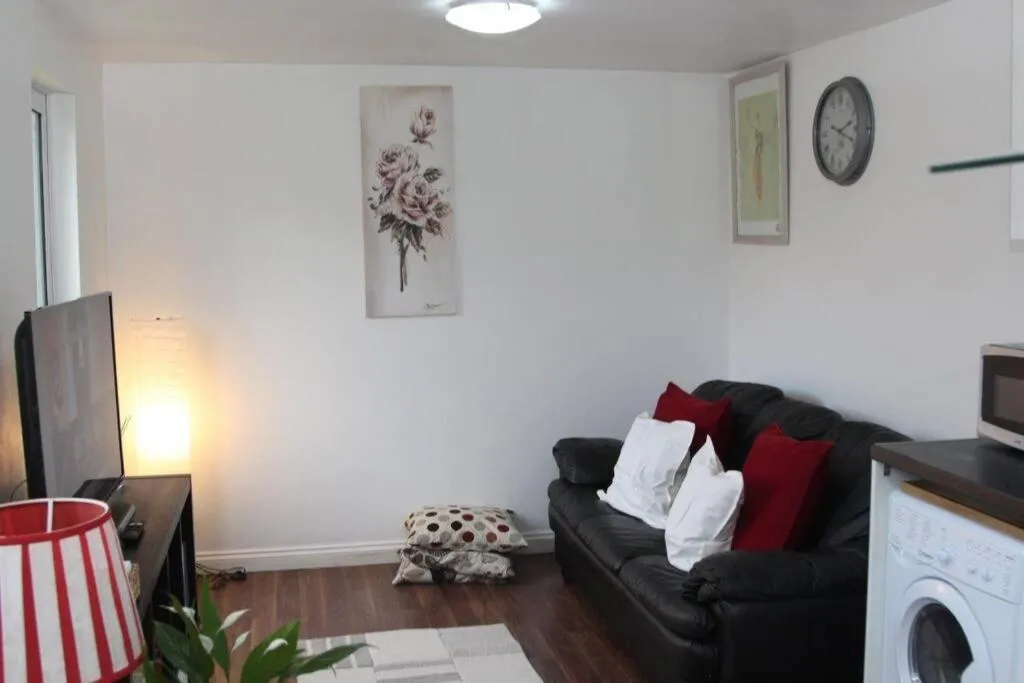 Image 3 of Cosy London holiday Home (Near O2 arena)