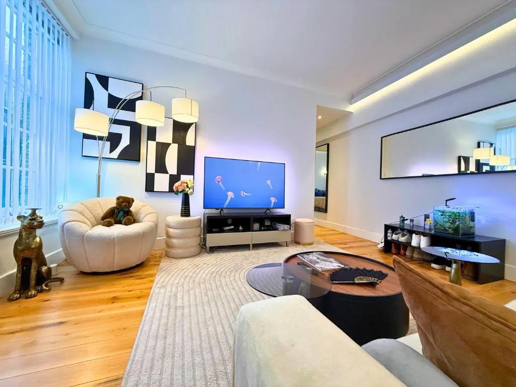 Image 1 of Cosy Mayfair Hideout on Prestigious Street