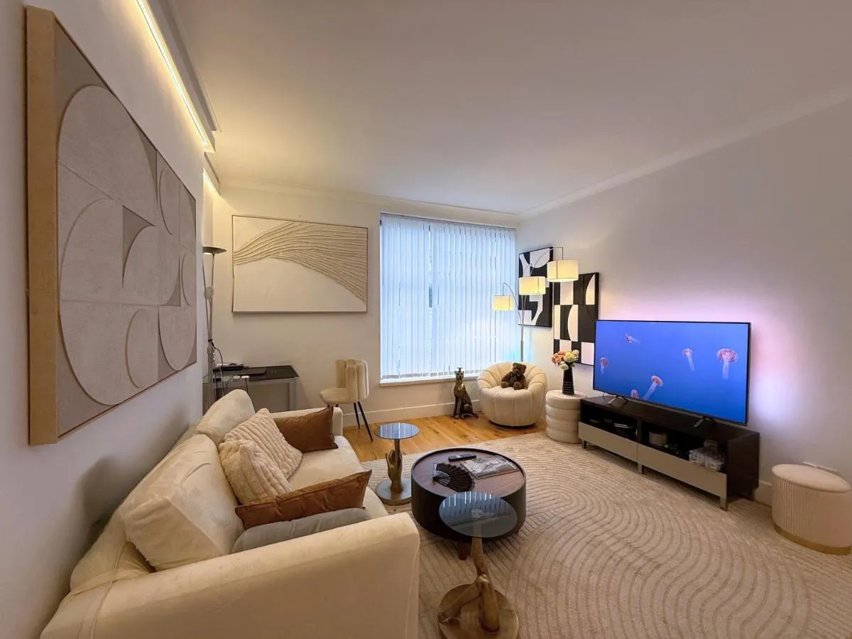 Image 5 of Cosy Mayfair Hideout on Prestigious Street