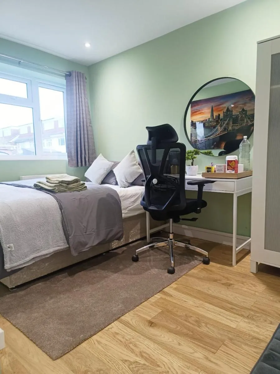 Image 4 of Cosy Private Room in Greater London Easy Access to City & Excel