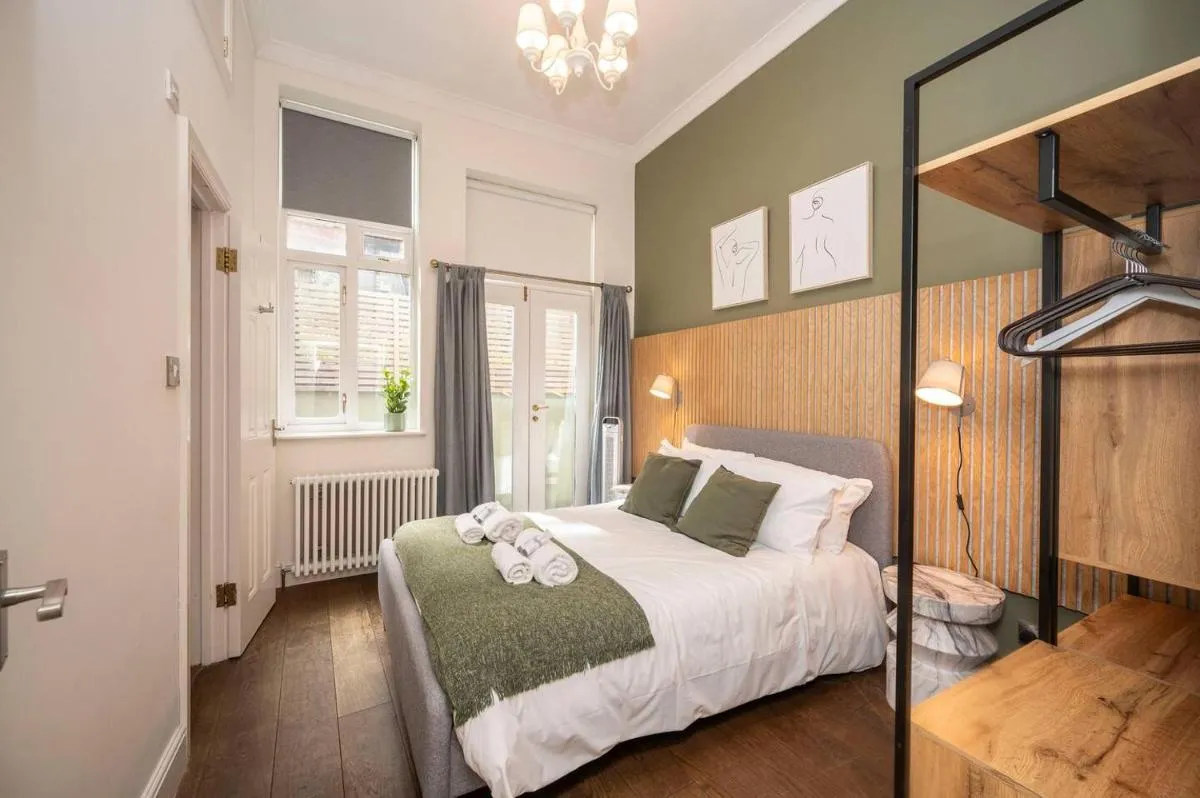 Image 2 of Cosy Retreat for Two off Upper St, Islington – Pass the Keys