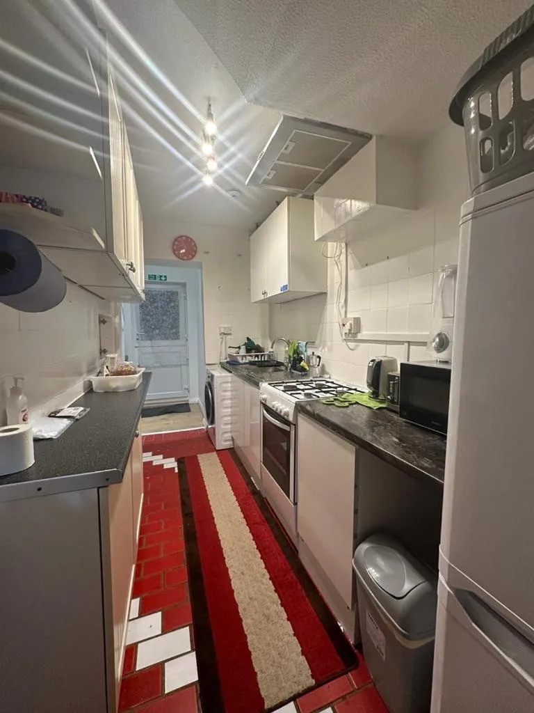 Image 5 of Cosy Smart/Small Double Room in Keedonwood Road Bromley