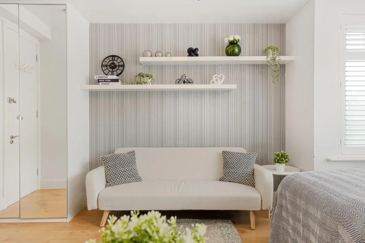 Image 3 of Cosy Studio Flat with Free Parking