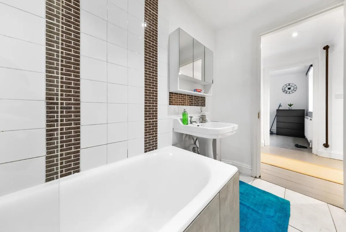 Image 3 of Cosy Two Bedroom Luxury Living – Central London Hideaway Cottage Paddington & Westminster