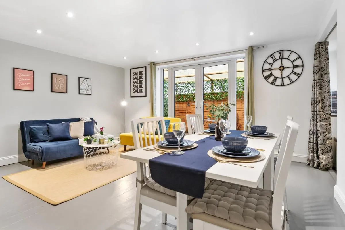 Image 4 of Cosy Two Bedroom Luxury Living – Central London Hideaway Cottage Paddington & Westminster