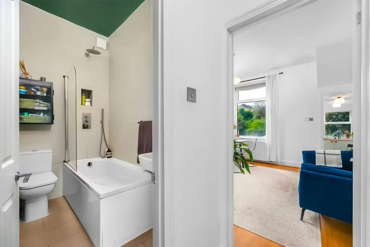 Image 3 of Cosy Victorian Flat