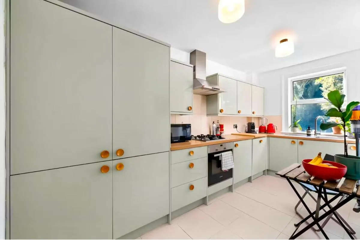 Image 4 of Cosy Victorian Flat