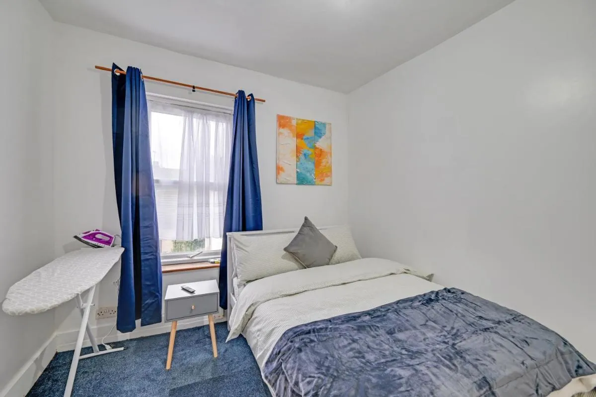 Image 5 of Cosy & Comfy Tottenham Apartment Sleeps 4