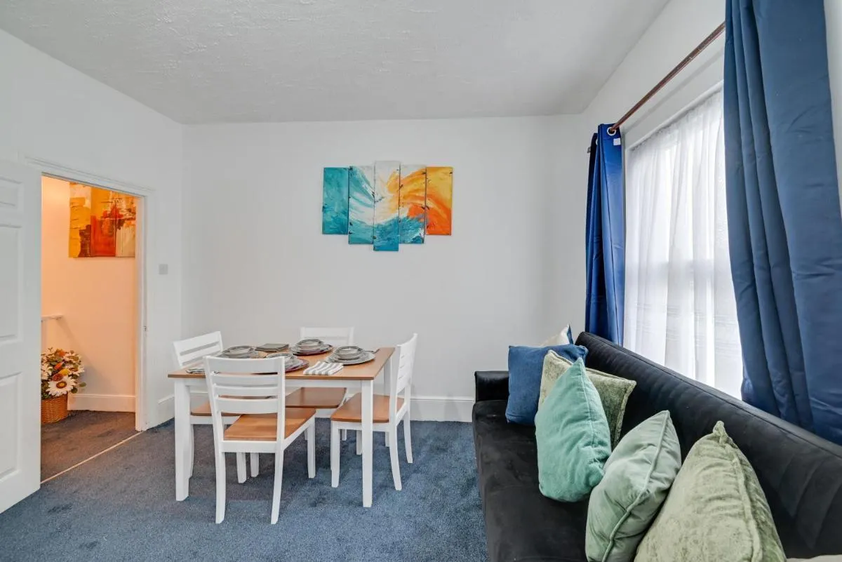 Image 4 of Cosy & Comfy Tottenham Apartment Sleeps 4