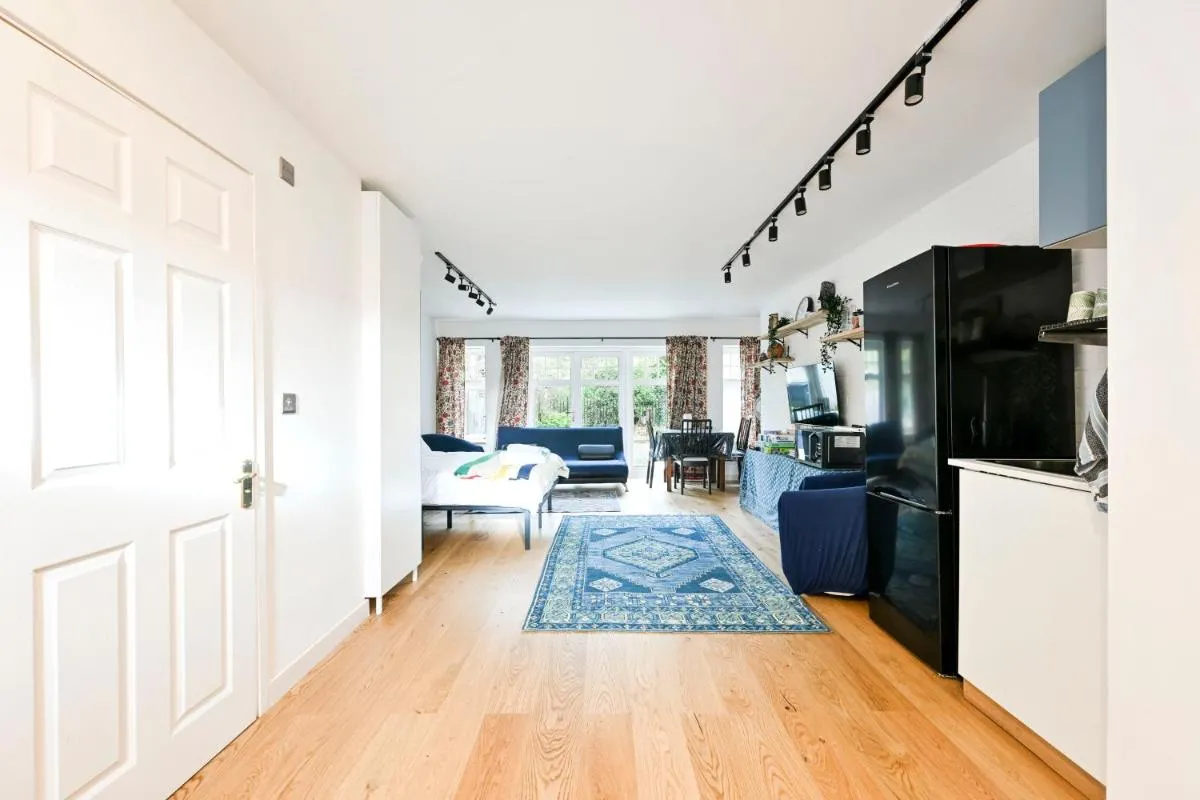Image 4 of Cosy and Spacious Studio in Richmond London