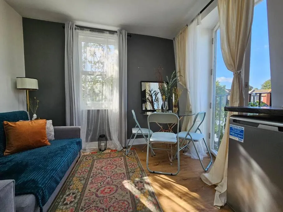 Image 3 of Cosy and quiet one bedroom Thames flat