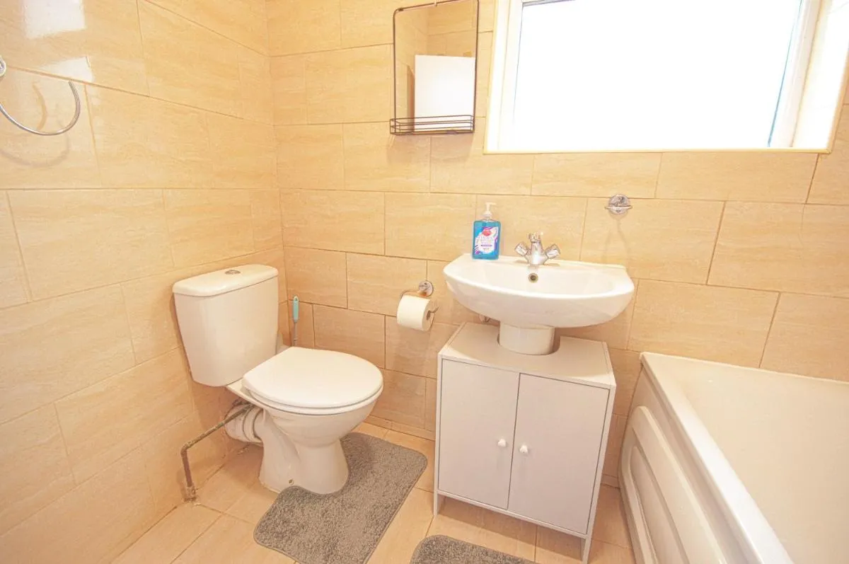 Image 3 of Cosy family home w/Wi-Fi, parking, self check-in