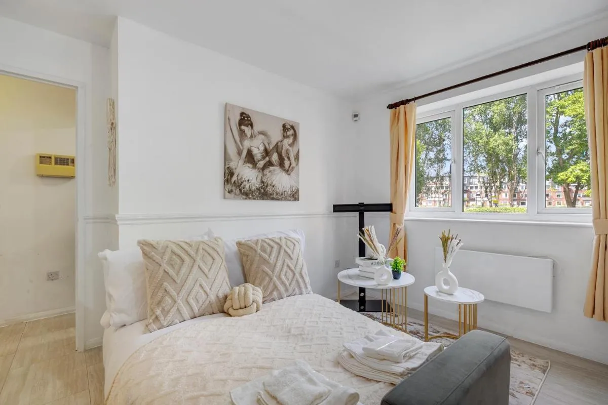 Image 2 of Cosy flat, 10 Mins to Central London & Tottenham stadium with Parking and WIFI