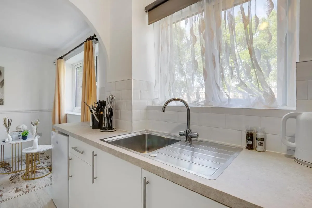 Image 3 of Cosy flat, 10 Mins to Central London & Tottenham stadium with Parking and WIFI