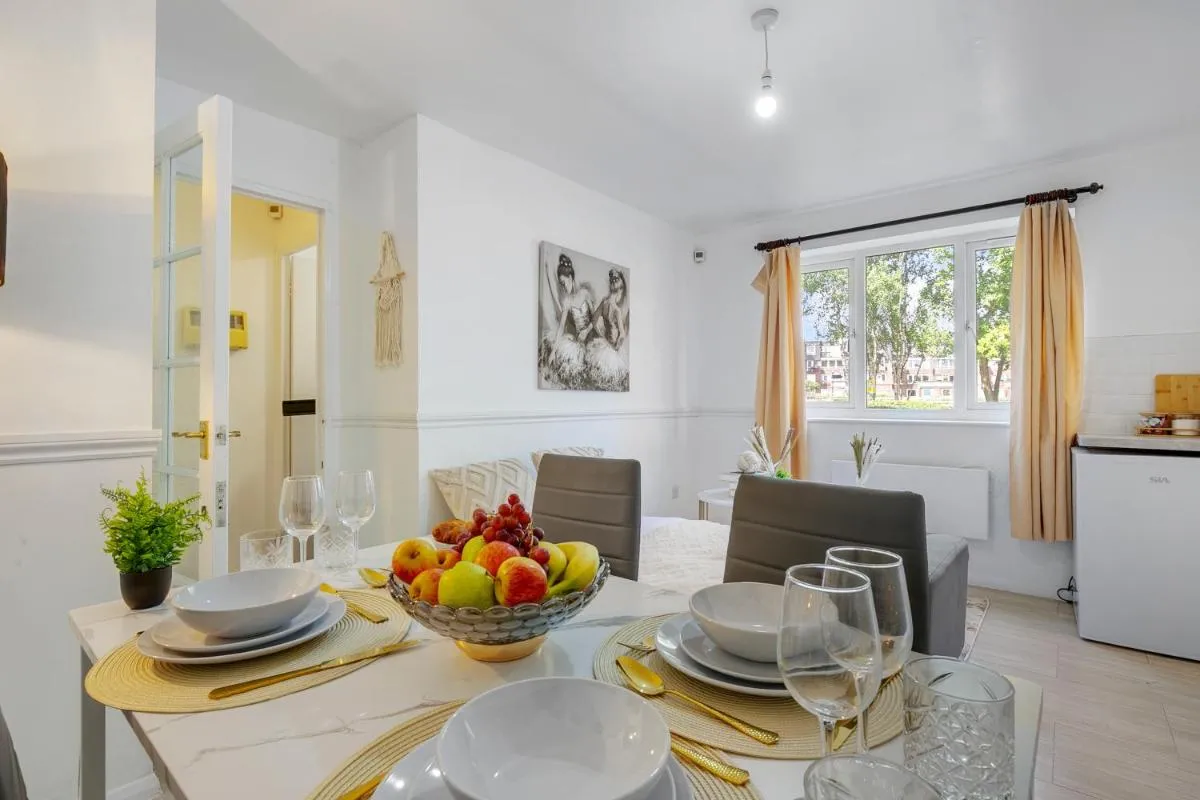 Image 4 of Cosy flat, 10 Mins to Central London & Tottenham stadium with Parking and WIFI