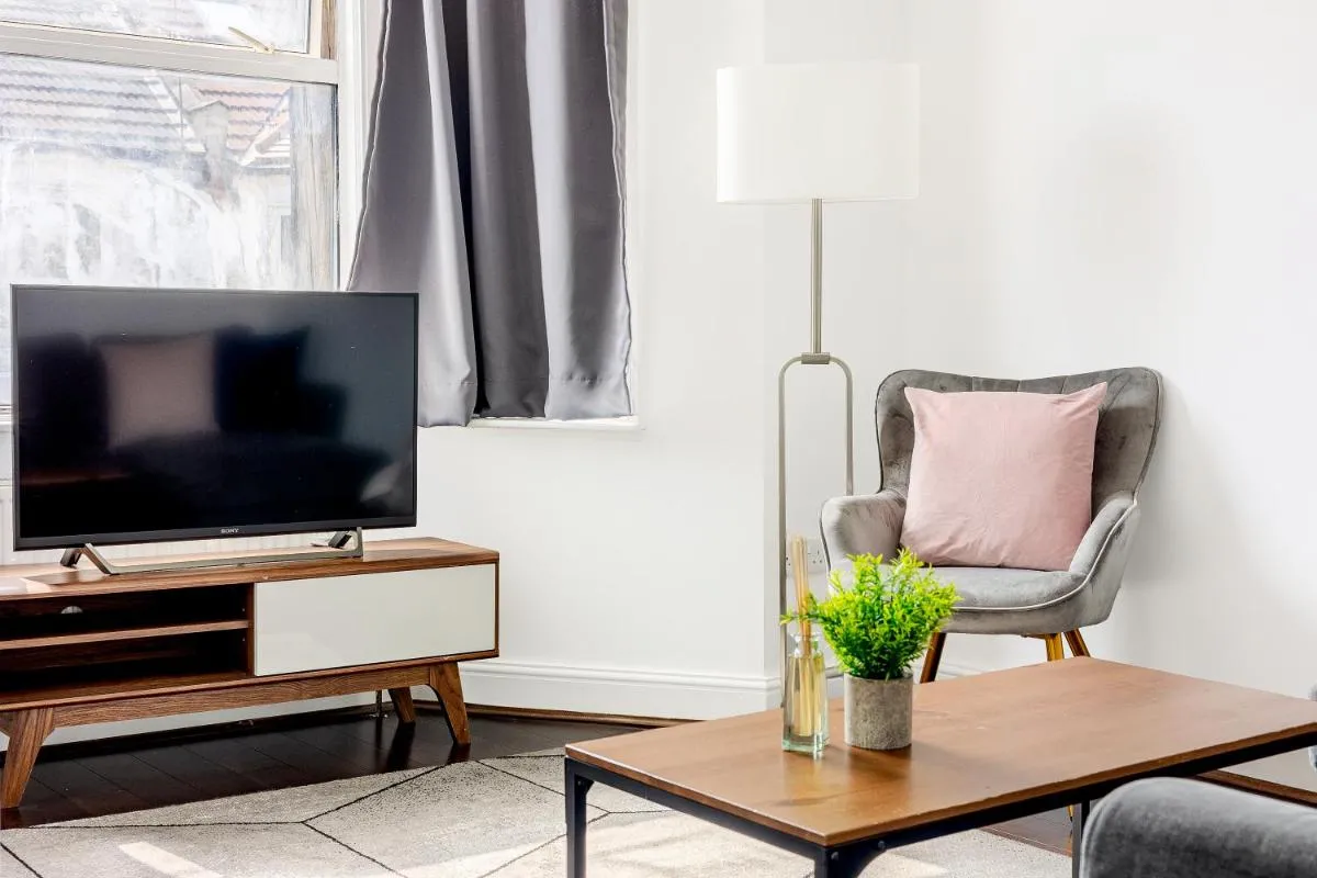 Image 5 of Cosy flat with free parking near London hotspots