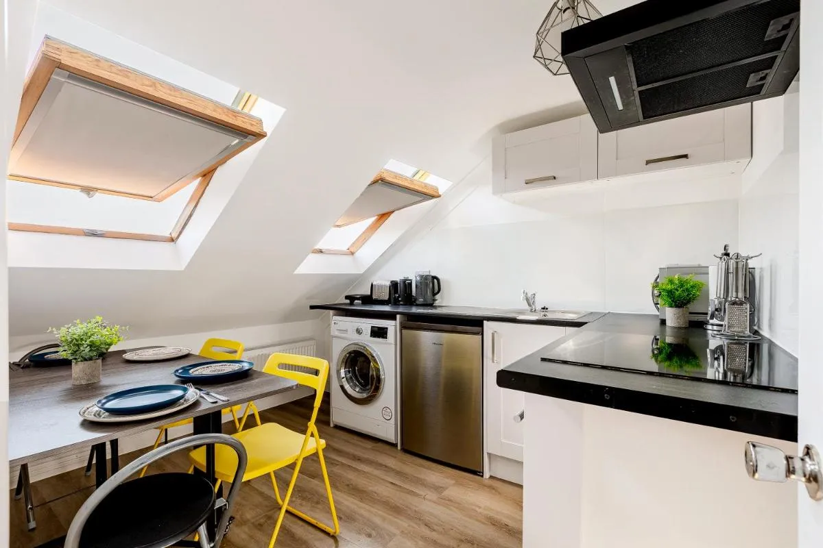 Image 4 of Cosy flat with free parking near London hotspots