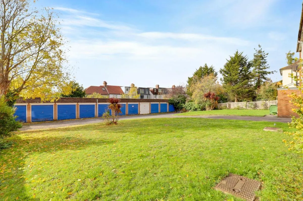 Image 5 of Cosy ground floor flat close to train & bus routes