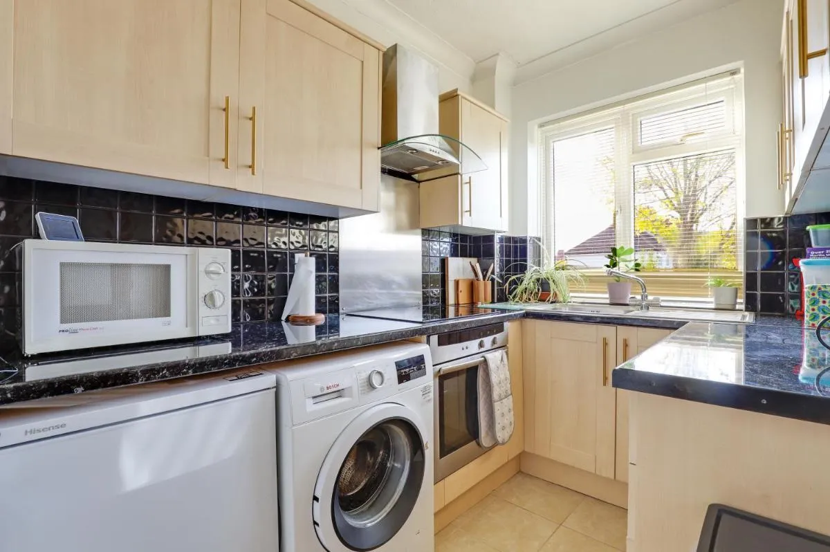 Image 3 of Cosy ground floor flat close to train & bus routes