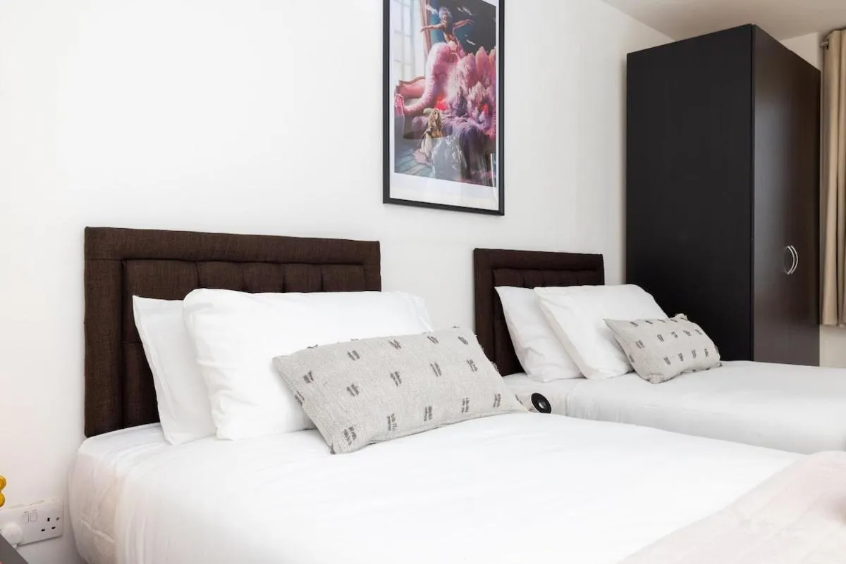 Image 4 of Cosy, modern high rise with views! 2 bedroom