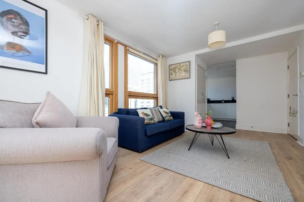 Image 1 of Cosy, modern high rise with views! 2 bedroom