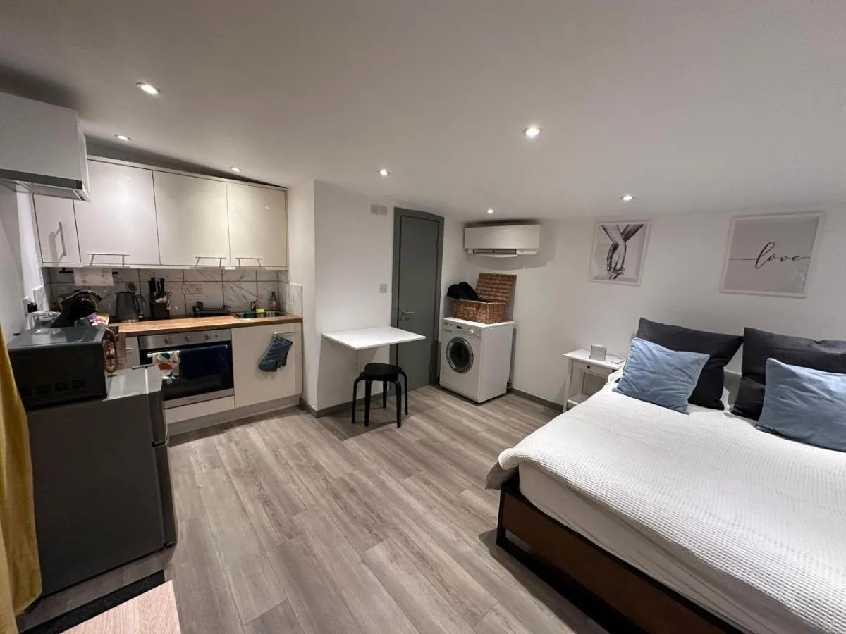 Image 3 of Cosy, self-contained guest house