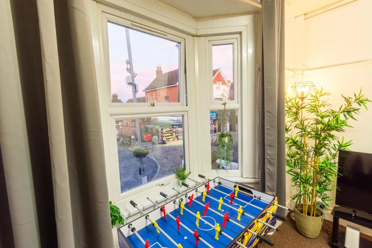Image 5 of Cottage Flat 2BD Leyton Near Central Line – Sleeps 10