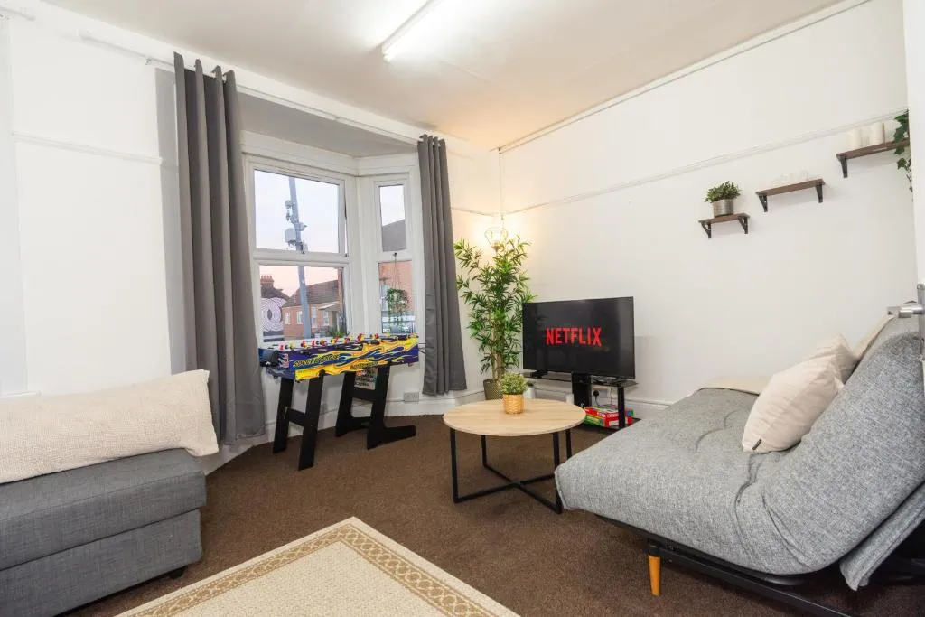 Cottage Flat 2BD Leyton Near Central Line – Sleeps 10