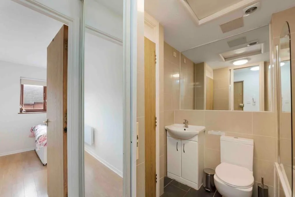 Image 3 of Cotton Avenue Flat Second Floor Sleeps 4