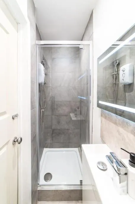 Image 4 of [Covent Garden-Oxford street] Central London Studio Apartment