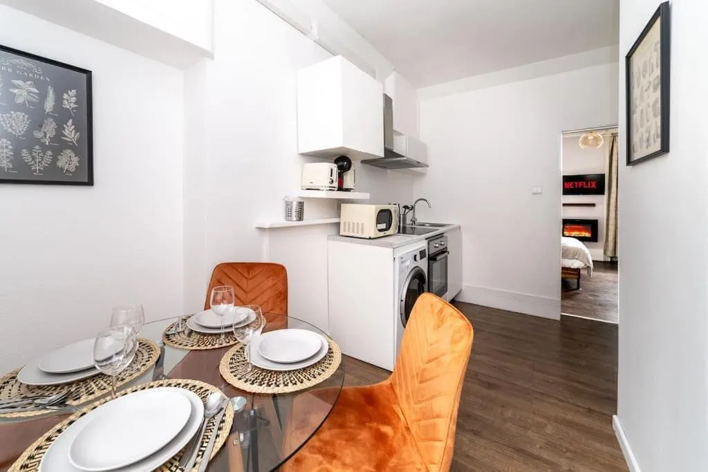 Image 3 of [Covent Garden-Oxford street] Central London Studio Apartment