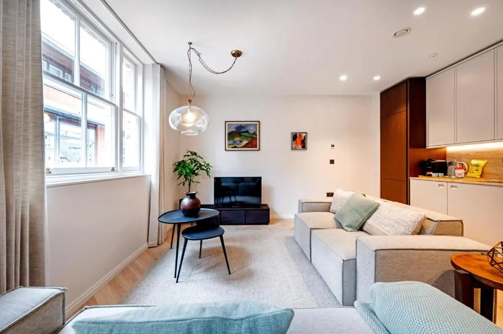 Image 5 of Covent Garden 2 bed 2 bath duplex