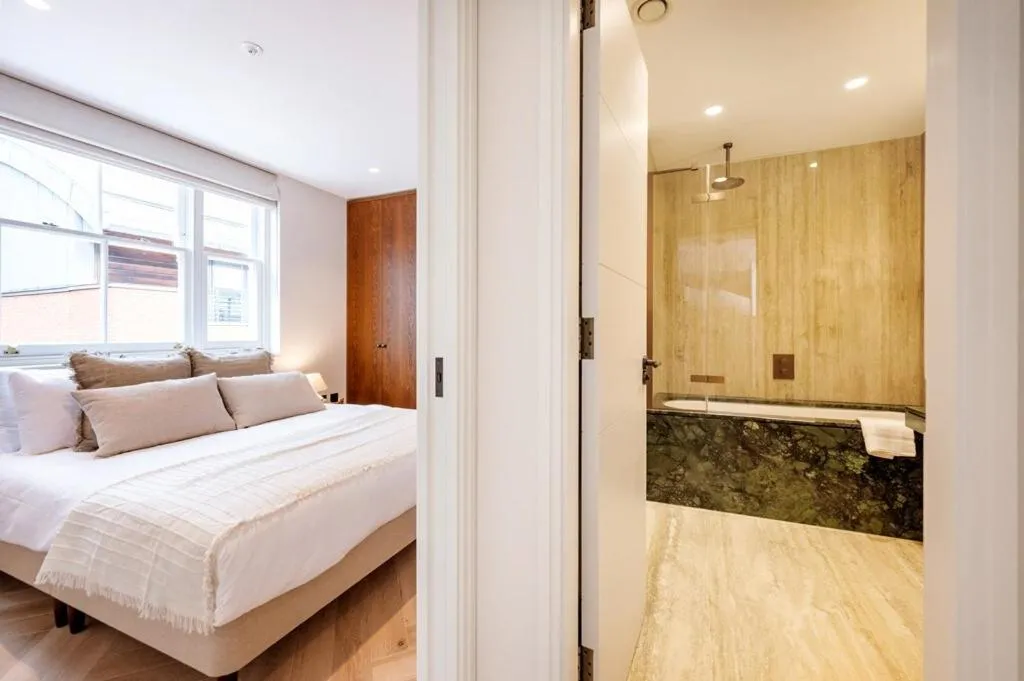 Image 3 of Covent Garden 2 bed 2 bath duplex