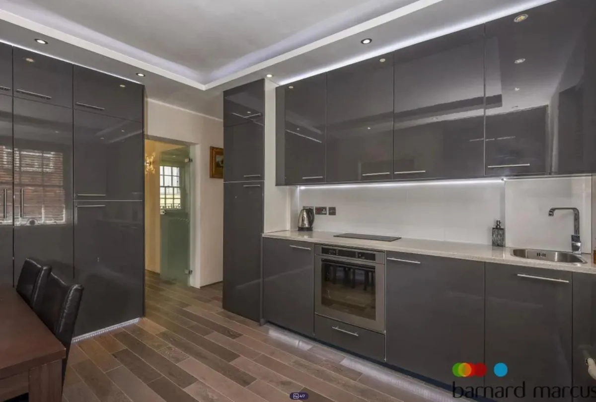 Image 5 of Covent Garden two bedroom flat