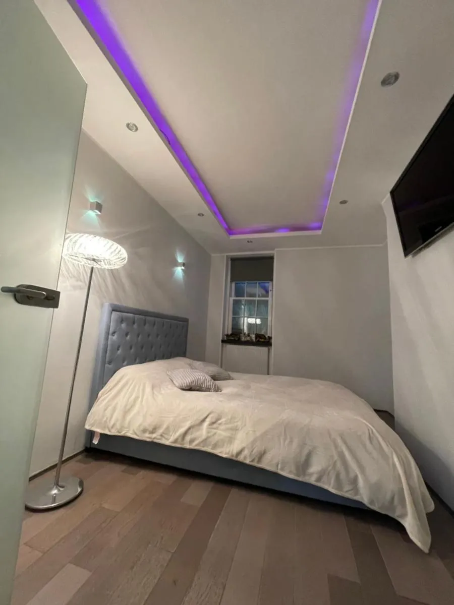Image 3 of Covent Garden two bedroom flat